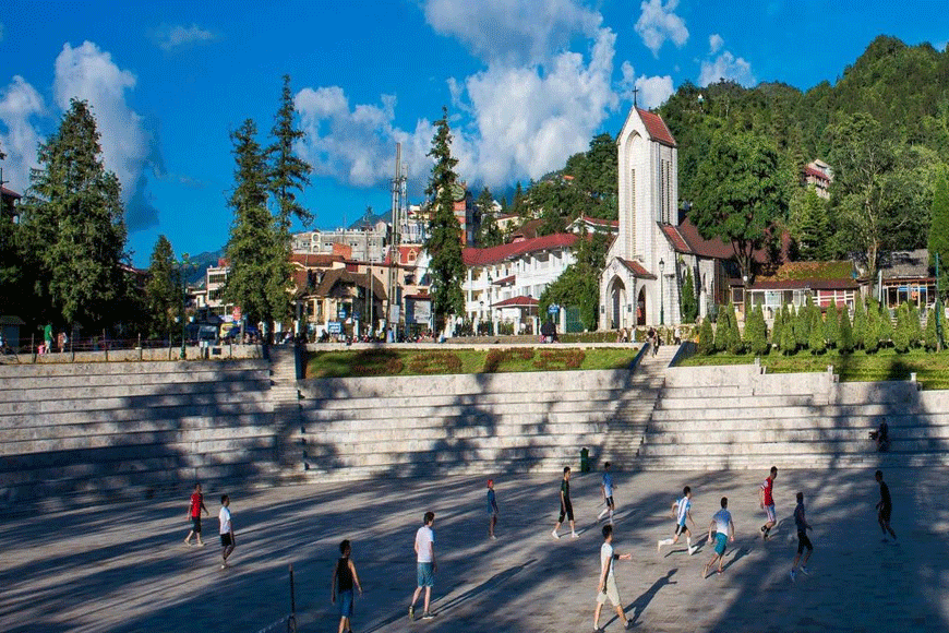 Nhà thờ đá nhìn từ view quảng trường Sapa. Ảnh: sưu tầm