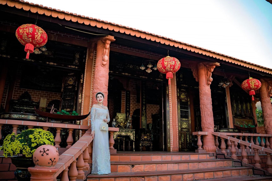 trang phuc tham quan chua tien chau