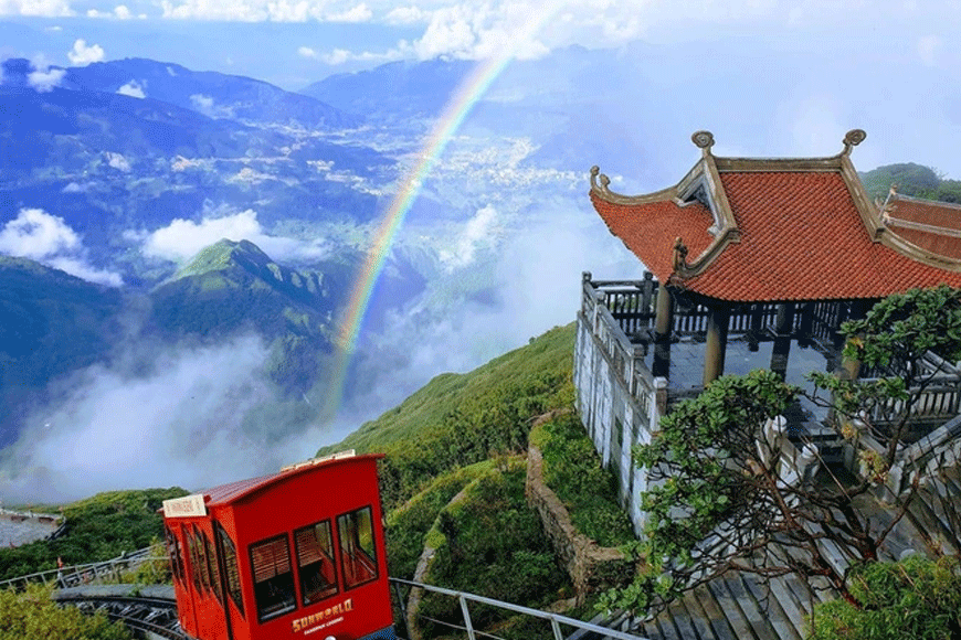 Tàu hỏa leo núi Mường Hoa thú vị. Ảnh: sưu tầm