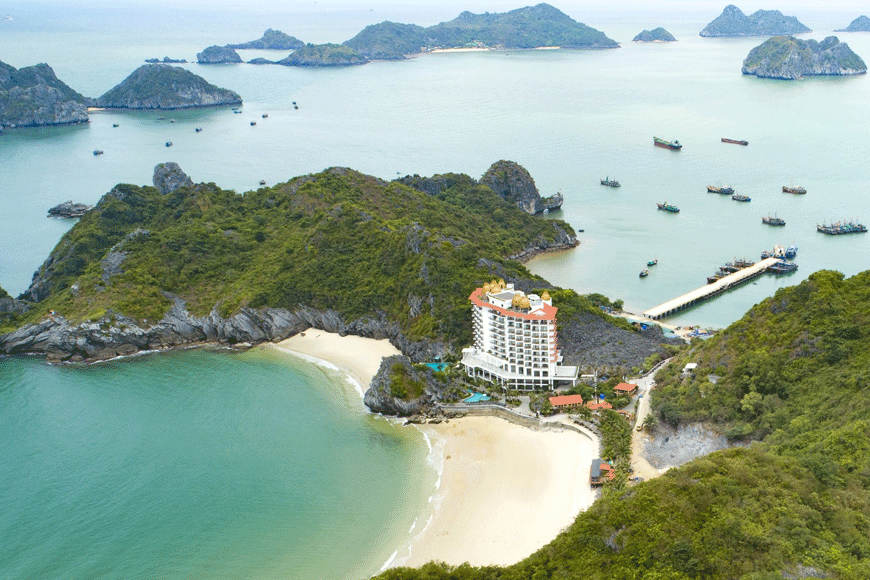 Bãi biển Cát Bà. Ảnh: sưu tầm