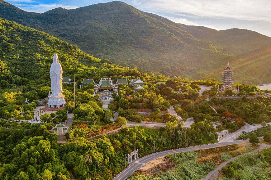 Tổng thể chùa Linh Ứng. Ảnh: sưu tầm