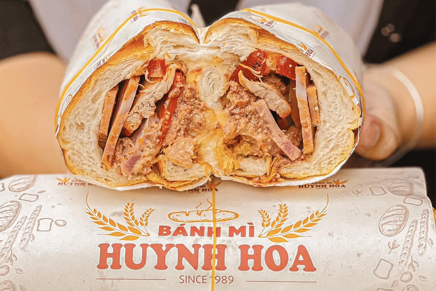 Ổ bánh mì Huynh Hoa nổi tiếng. Ảnh: sưu tầm