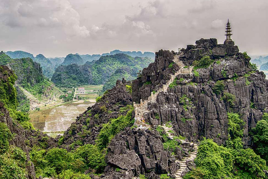 núi Ngọa Long - Hang Múa