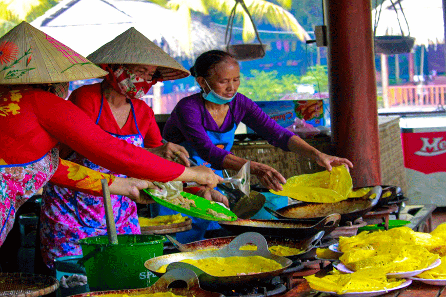 Làm bánh. Ảnh: sưu tầm