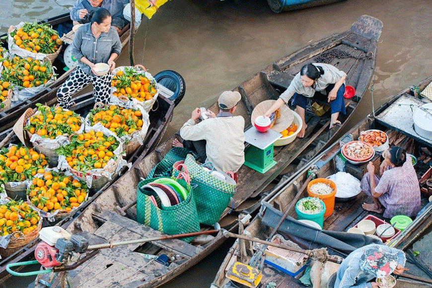 Hoạt động trên chợ nổi Cà Mau. Ảnh: sưu tầm