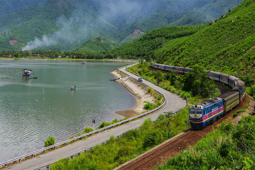 Di chuyển bằng tàu hỏa tới Đà Nẵng. Ảnh: sưu tầm