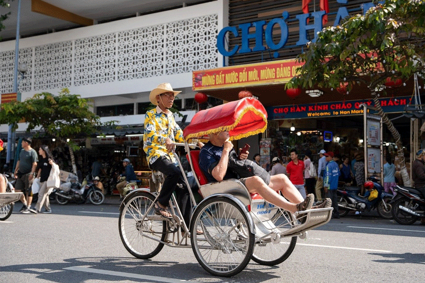 Trải nghiệm di chuyển bằng xích lô tại Đà Nẵng. Ảnh: sưu tầm