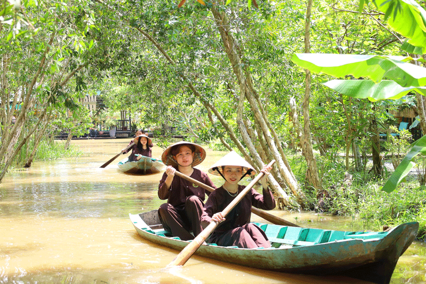 Trải nghiệm chèo thuyền thú vị. Ảnh: sưu tầm