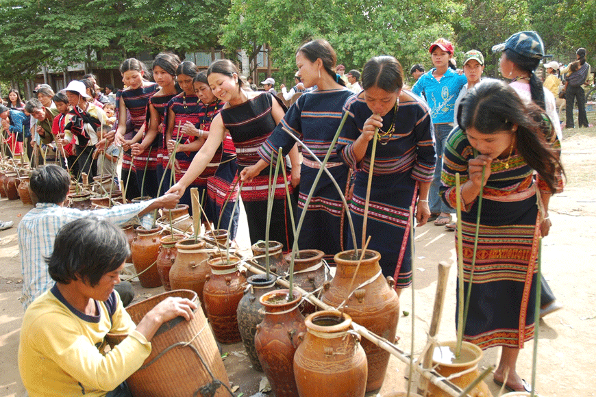 Rượu cần Tây Nguyên. Ảnh: sưu tầm