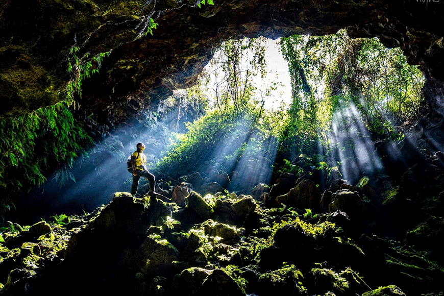 Khám phá hang Chư Bluk. Ảnh: sưu tầm