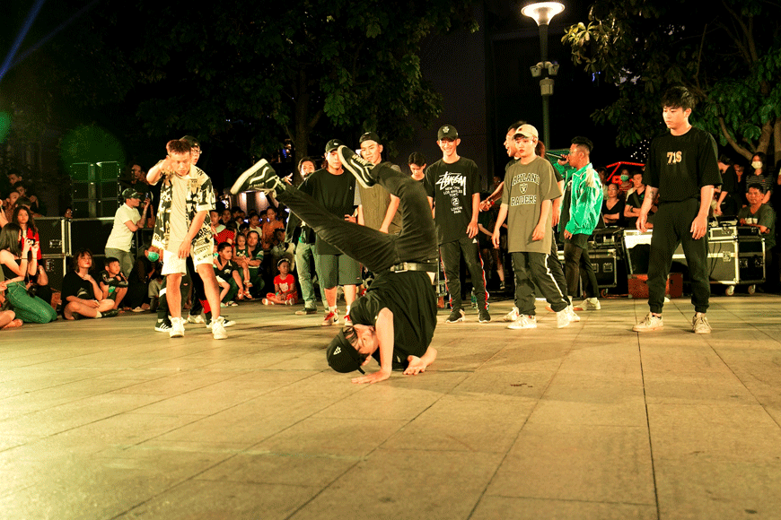 Các tiết mục sôi động thu hút nhiều người xem. Ảnh: sưu tầm