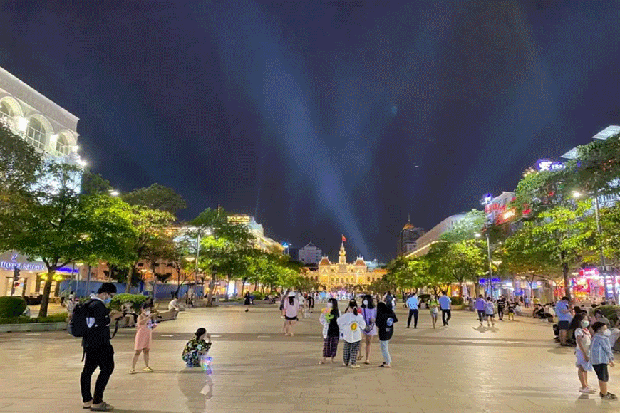 Lưu ý khi tới phố đi bộ Nguyễn Huệ. Ảnh: sưu tầm