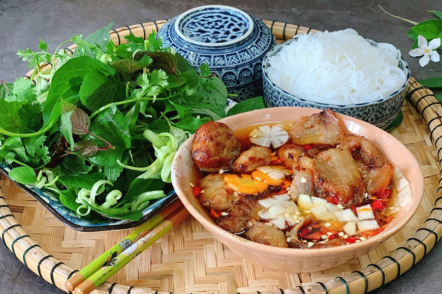 Bún chả là một trong những đặc sản chỉ có ở Hà Nội mới ngon và đặc biệt đến thế. Ảnh: Sưu tầm 