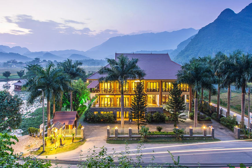 Mai Châu Lodge lên đèn. Ảnh: Sưu tầm