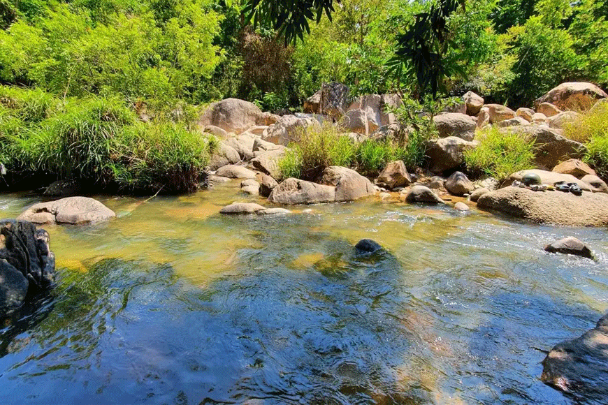 Làn nước trong xanh suối Bali Khánh Hòa. Ảnh: sưu tầm