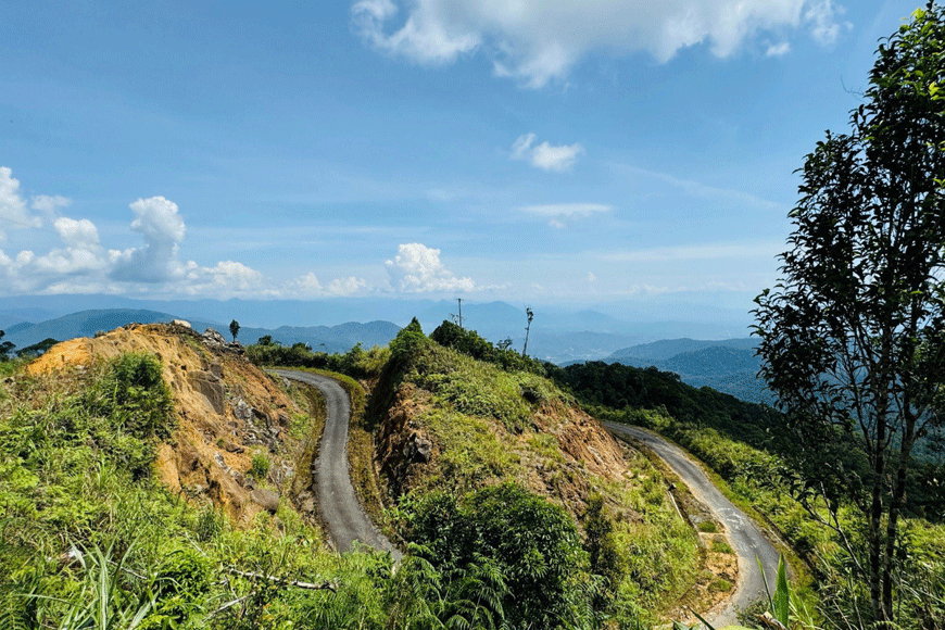 Chinh phục đỉnh Hòn Bà. Ảnh: sưu tầm