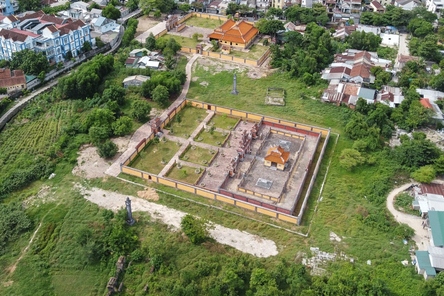 Thiên nhiên xung quanh lăng. Ảnh: sưu tầm