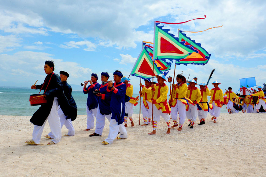 Lễ hội Yến Sào Nha Trang diễn ra trong nghi lễ trang nghiêm. Ảnh: Sưu tầm 