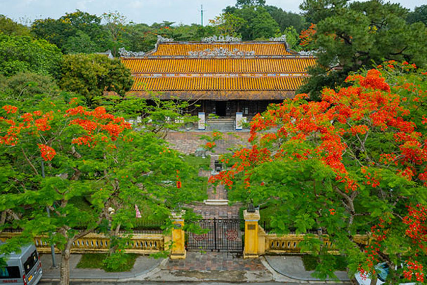 Đường đi đến Điện Long An Huế. Ảnh: Sưu tầm 