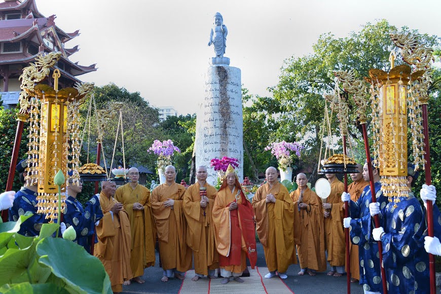 le phat dan chua hue nghiem