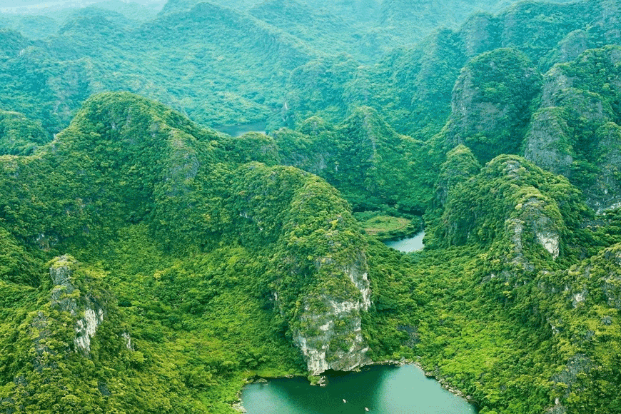 Sự hùng vĩ của thiên nhiên Tràng An. Ảnh: sưu tầm