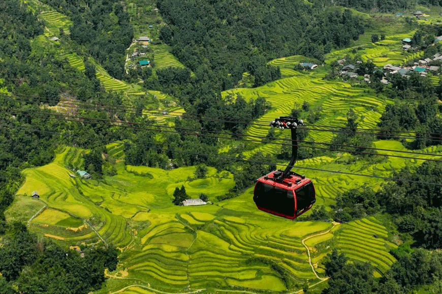 Ngắm nhìn Thung lũng Mường Hoa từ cáp treo. Ảnh: sưu tầm