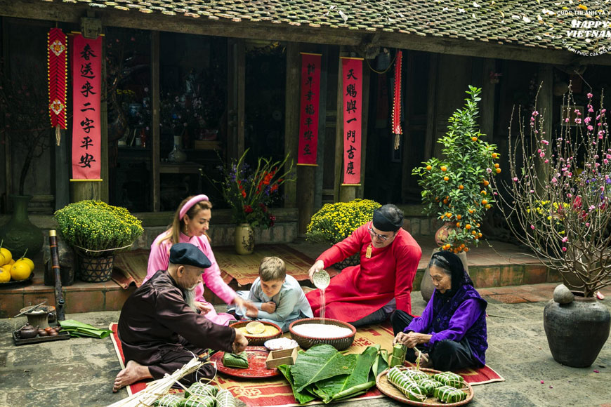 Gói bánh chưng. Ảnh: Sưu tầm 