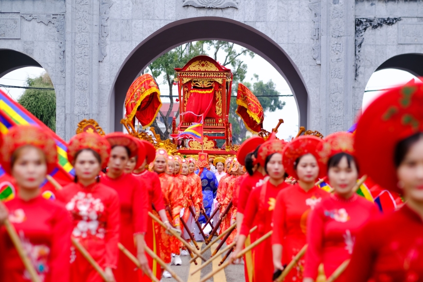 Lễ hội Hai Bà Trưng tưởng nhớ công ơn của hai người anh hùng dân tộc. Ảnh: Sưu tầm