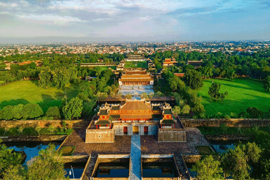 Ghé thăm Đại nội Huế. Ảnh: sưu tầm