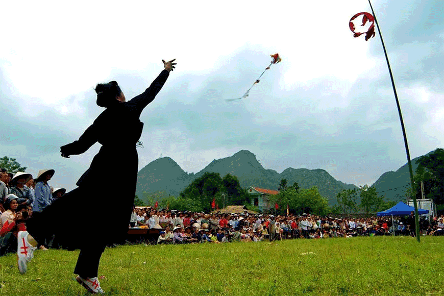 Trò chơi ném còn trong các lễ hội. Ảnh: sưu tầm