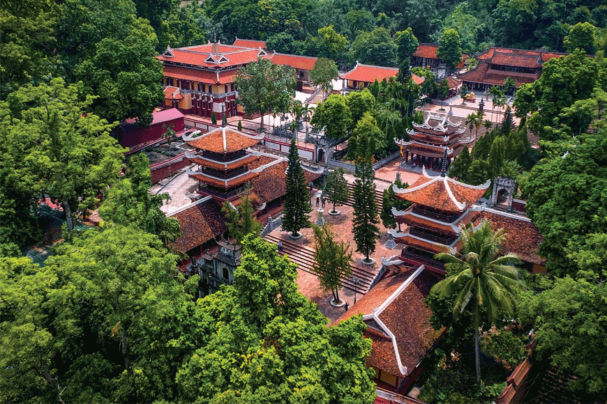 Chùa Hương trong những ngày đầu xuân. Ảnh: sưu tầm