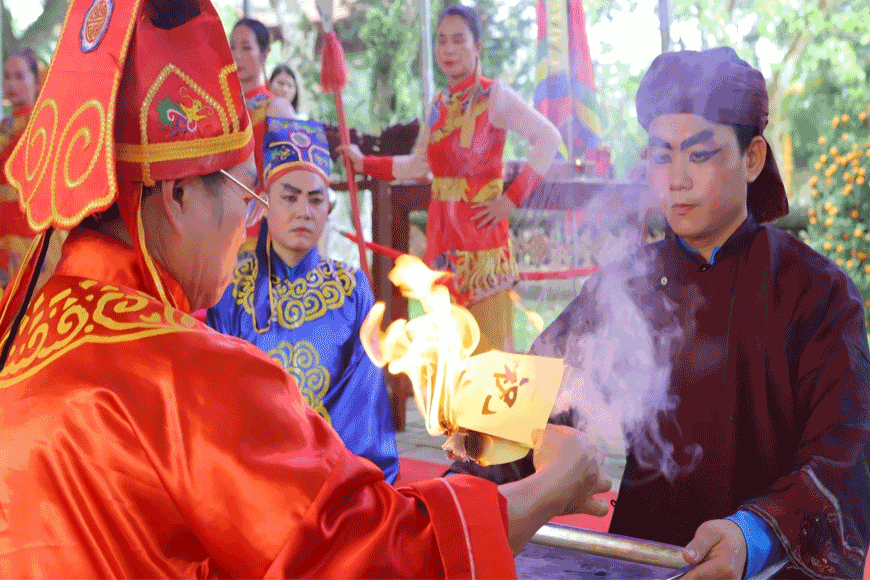 Phần lễ diễn ra trang nghiêm. Ảnh: sưu tầm