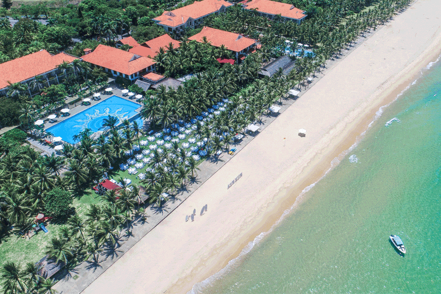 Tận hưởng những phút giây thư giãn tại resort ven biển. Ảnh: sưu tầm