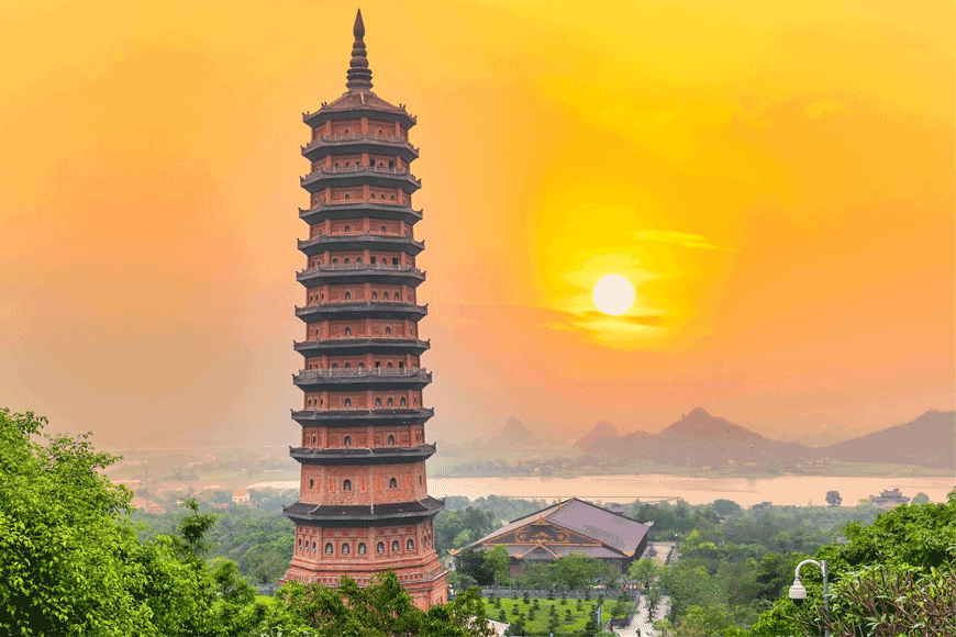 Bảo tháp nổi tiếng tại chùa Bái Đính. Ảnh: sưu tầm