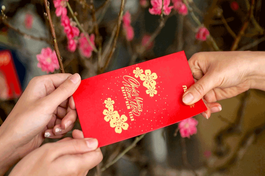 Trao gửi may mắn. Ảnh: sưu tầm