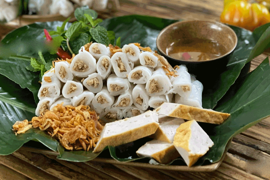 Món bánh cuốn hấp dẫn. Ảnh: sưu tầm