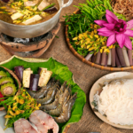 Thưởng thức món lẩu mắm thơm ngon. Ảnh: sưu tầm