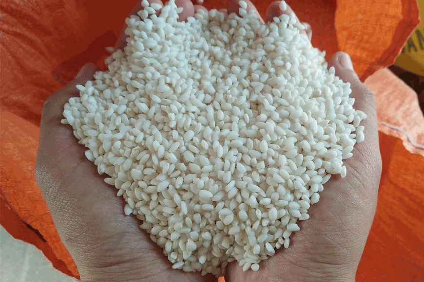 Chuẩn bị gạo nếp thổi xôi. Ảnh: sưu tầm