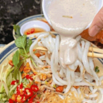 Nước cốt dừa trong bánh tằm bì. Ảnh: sưu tầm