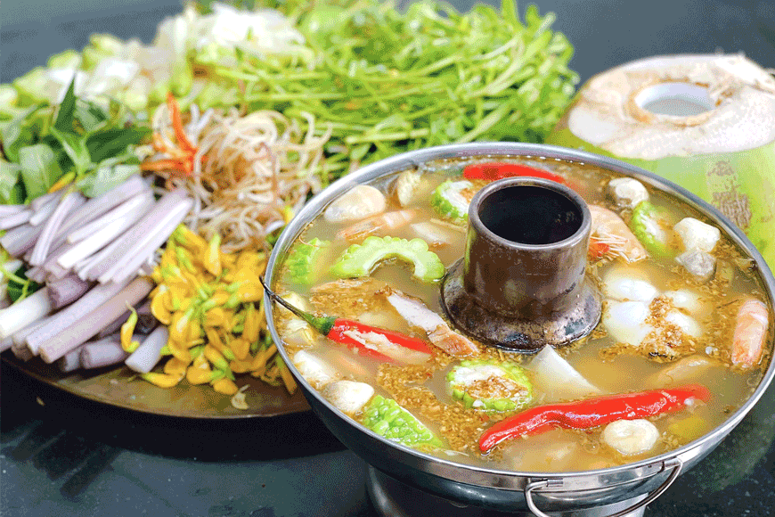 Lựa chọn những nguyên liệu tươi ngon nhất để tạo ra nồi lẩu thơm ngon. Ảnh: sưu tầm