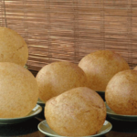 Ăn kèm muối mè hoặc nước cốt dừa đều hấp dẫn. Ảnh: sưu tầm