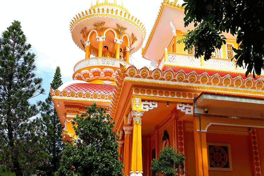 Tháp mái vòm nổi bật. Ảnh: sưu tầm