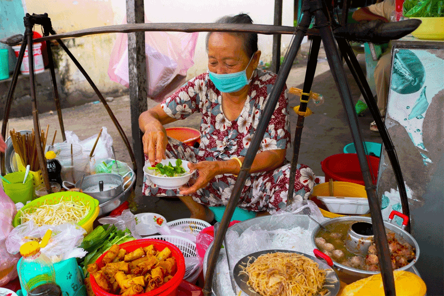 Gánh bánh tằm bì truyền thống tại Tân Châu. Ảnh: sưu tầm