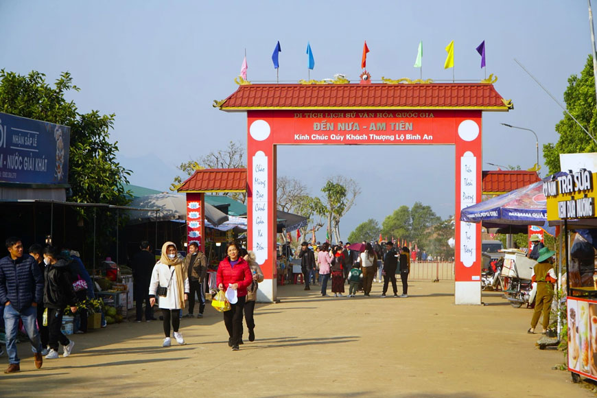 den-nua-am-tien