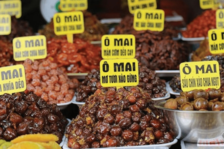 Ô mai Hàng Đường là một trong những thức quà phù hợp để bạn mua về làm quà tặng người thân. Ảnh: Sưu tầm 