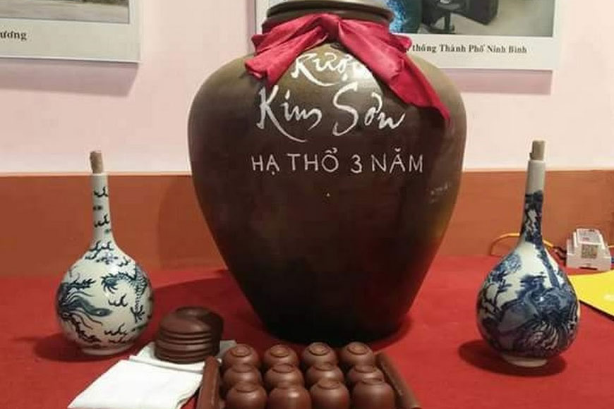 Thưởng thức rượu Kim Sơn hạ thổ càng lâu càng ngon. Ảnh: Sưu tầm 