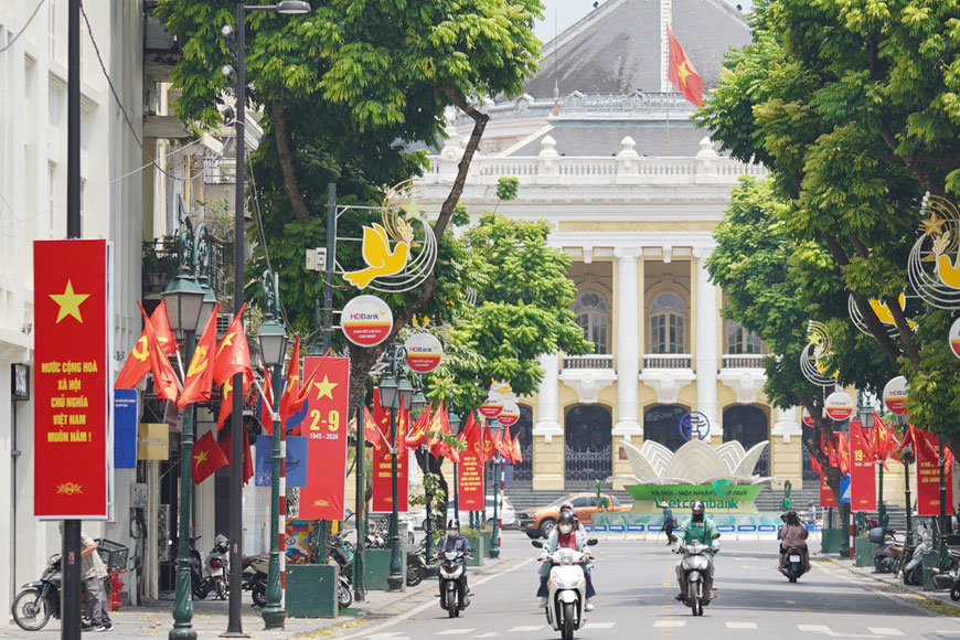 Hà Nội như khoác lên mình chiếc áo mới. Ảnh: Sưu tầm