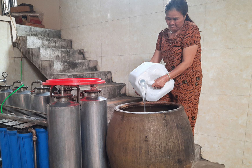 Người dân tiến hành ủ men rượu. Ảnh: Sưu tầm 