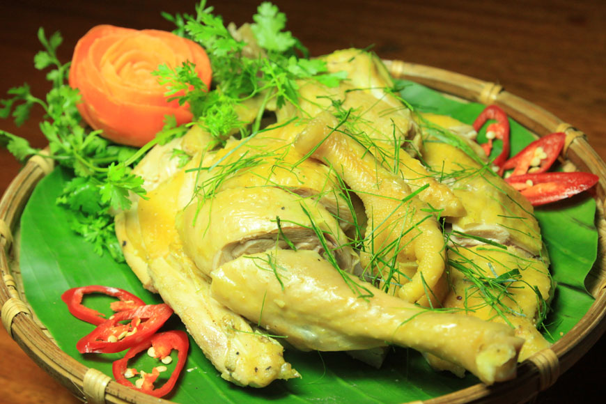 Gà luộc lá chanh. Ảnh: Sưu tầm