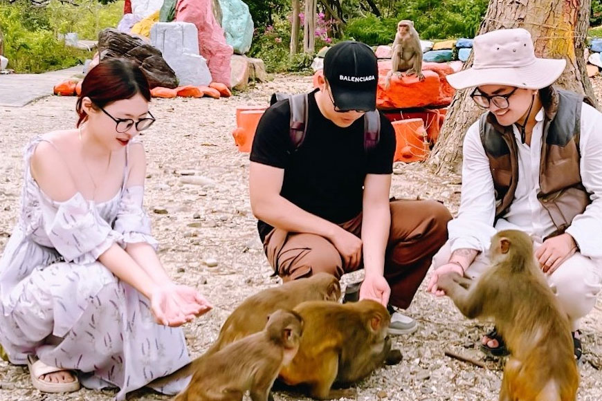 Chuẩn bị đồ dùng cần thiết khi đến Đảo Khỉ. Ảnh: Sưu tầm 